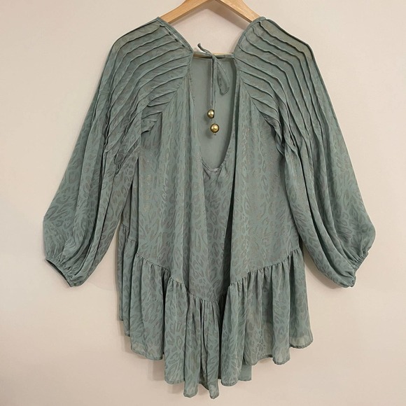 Women's Oversized Flare Top Bell Sleeves - Picture 3 of 9